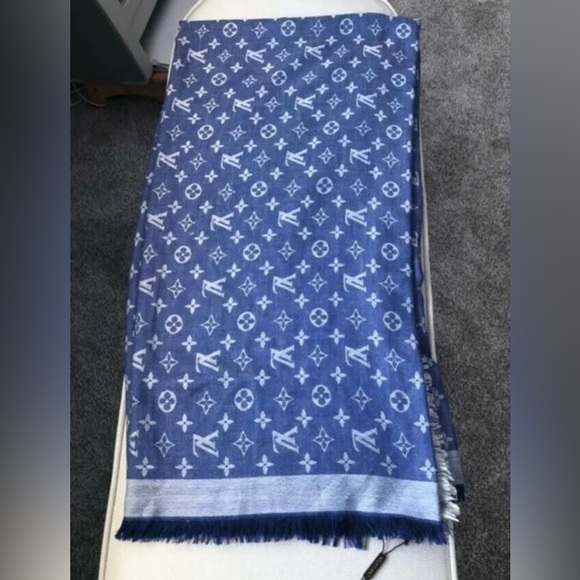LV blue scarf - Picture 1 of 6